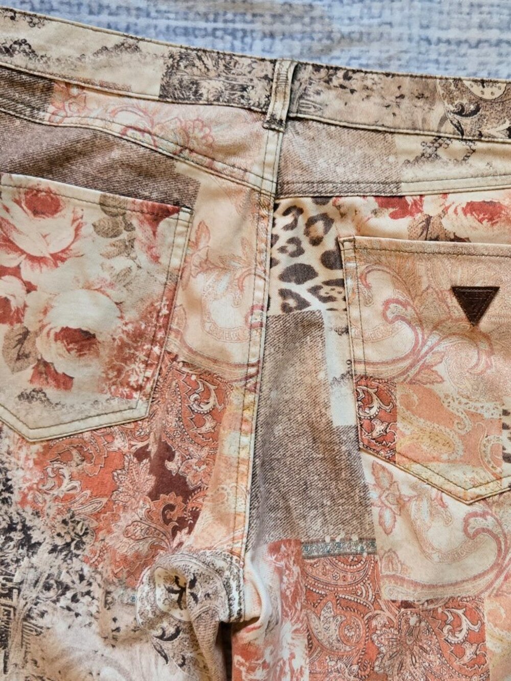 Printed Guess 1981 Flare Jeans - Picture 5 of 5